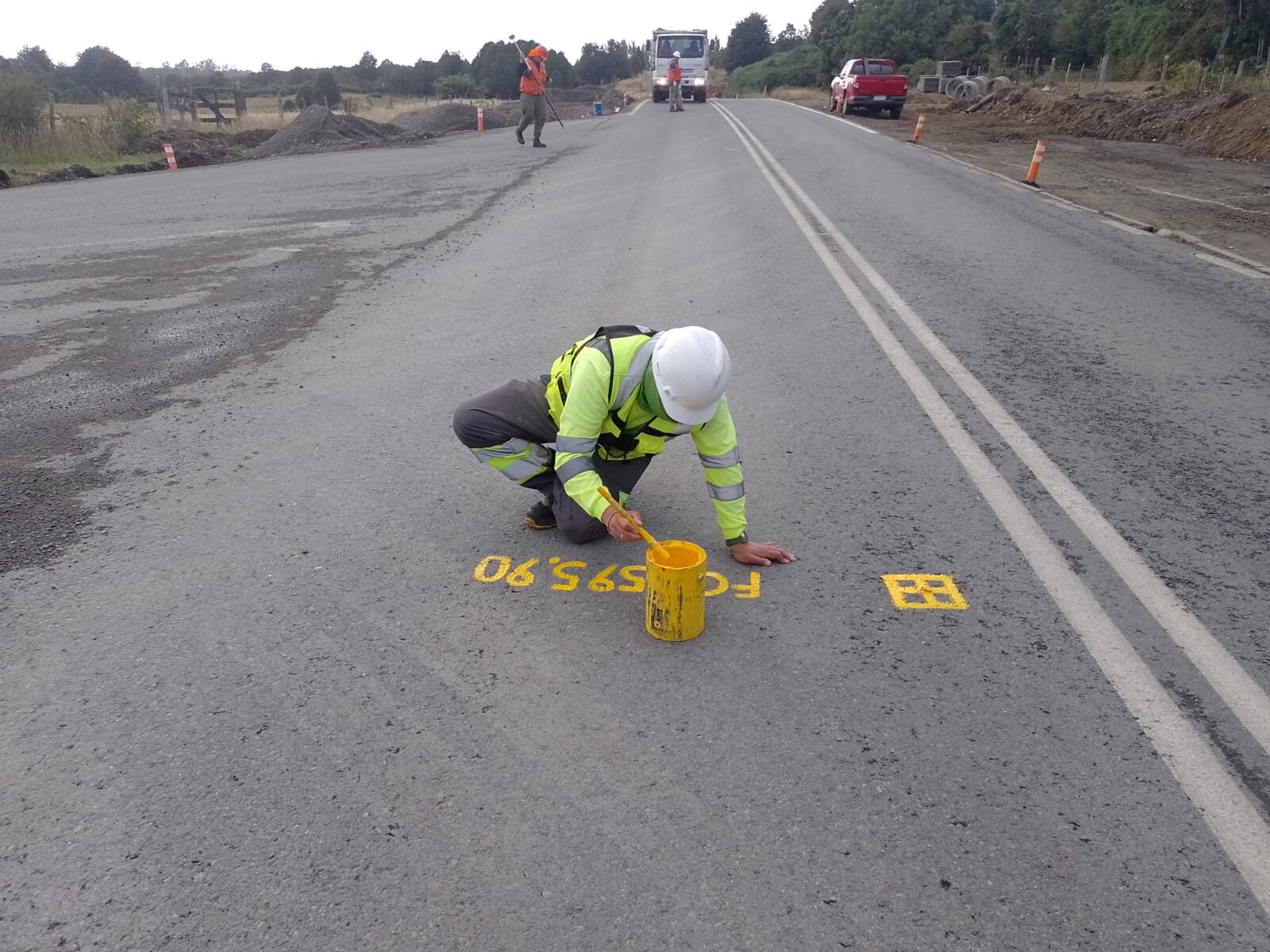 Trabajo topográfico de EQC en terreno de montaña